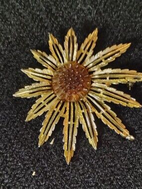 Sarah Coventry Gold Sunburst Flower Brooch - Gold Tone
